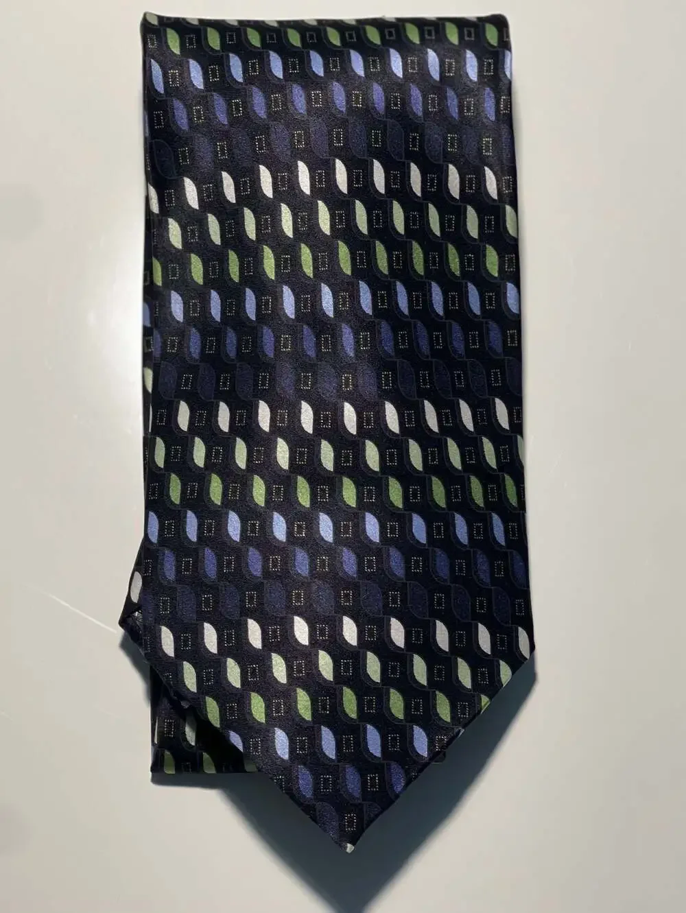 Covington 100% Silk Geometric Pattern Necktie Navy Blue Green‎